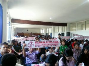 Foto: Ratusan massa menghadiri kuliah umum sekaligus deklarasi GETAR NUSA di Universitas Kristen Artha Wacana, Kupang