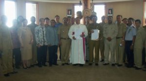 Foto: Uskup Ruteng dan Bupati Manggarai 