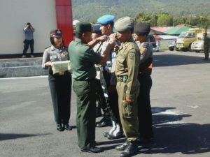 Foto: Apel gelar pasukan pengamanan Pilkades serentak di halaman kantor Mapolres Manggarai (Foto: AA/VoN)