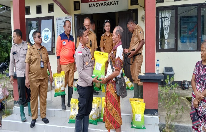 Polsek Amarasi Timur Pantau Korban Banjir Bandang di Desa Oebesi