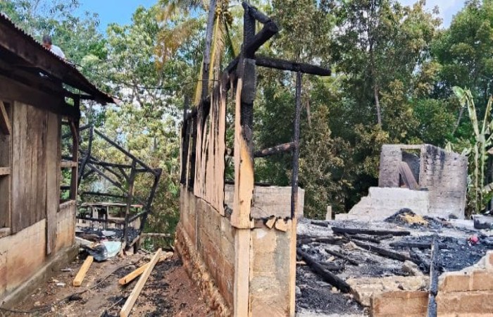 Dua Rumah di Reok Barat Ludes Terbakar, Kerugian Ditaksir Rp300 Juta