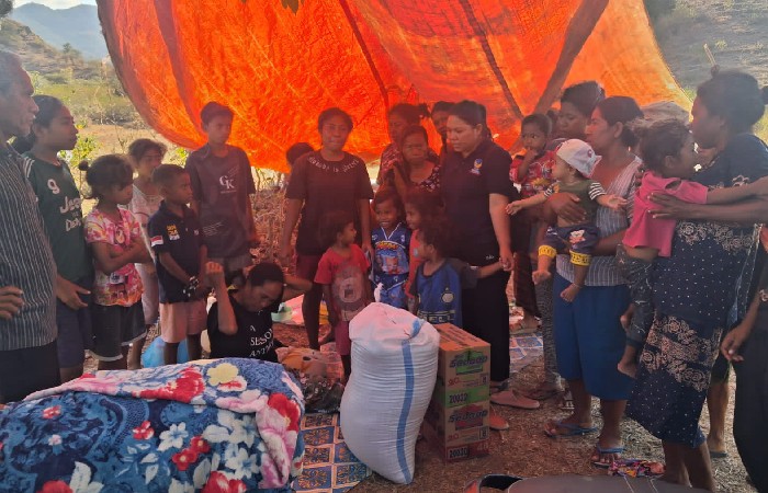 Hari Ketiga Pascagempa, NasDem Nagekeo Perluas Distribusi Bantuan ke Pengungsi Pedesaan