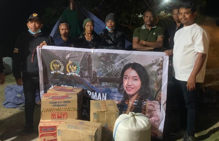 Menjangkau yang Belum Tersentuh, BKH-Stevi Harman Salurkan Ratusan Paket Sembako di Kecamatan Rahong Utara