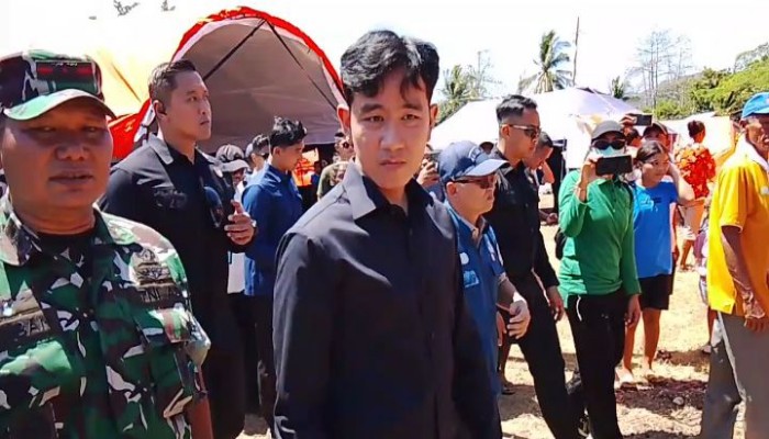Wapres Gibran Kunjungi Pengungsi Gempa di Reok, Warga Keluhkan Keterbatasan MCK dan Air