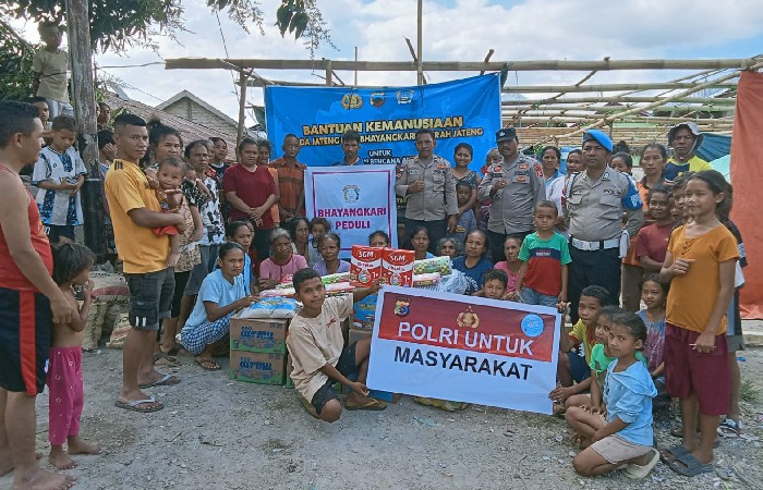 Polda Jawa Tengah Salurkan Bantuan Sembako untuk Korban Gempa di Lengor